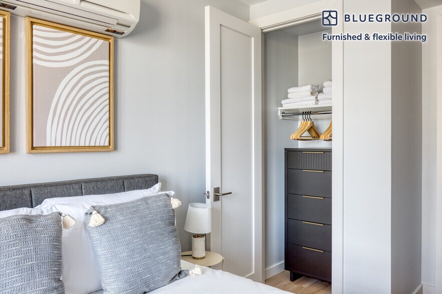 Building Photo - 68 Gold St