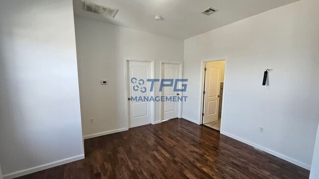 Building Photo - 575 55th St