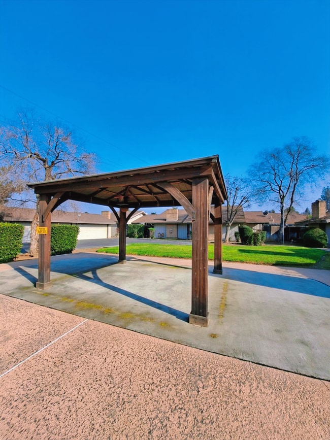 Building Photo - 4593 N Emerson Ave