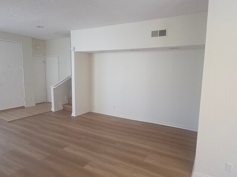 Building Photo - 13901 Olive View Ln