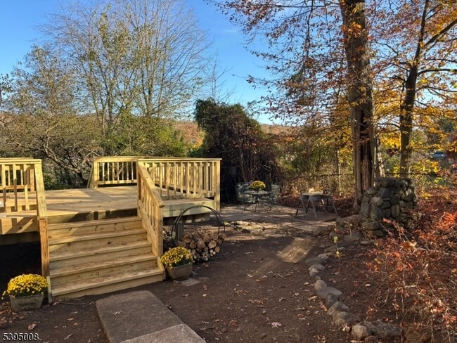 Building Photo - 251 Cupsaw Dr