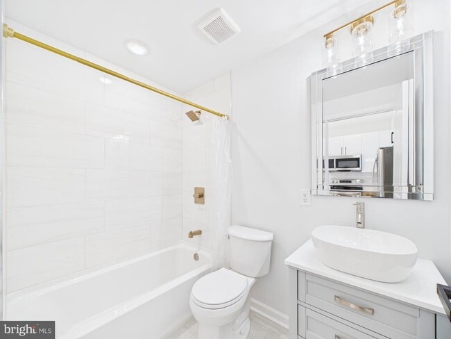 Building Photo - 1326 S Gross St