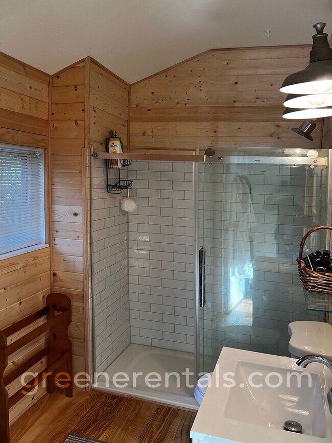 Building Photo - Charming Lake Front Apartment on Anderson Island