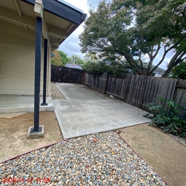 Building Photo - Located near downtown! Updated 3bed/2bath home with large family room/Rec room and side RV parking