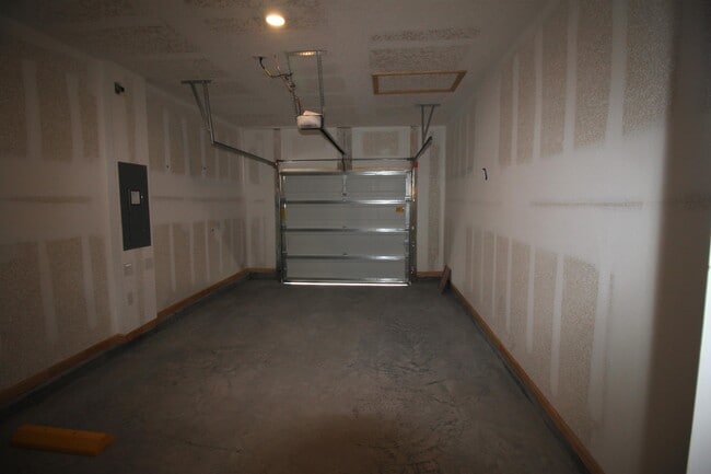 Building Photo - 9595 Star Dr