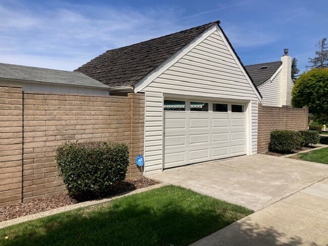 Building Photo - Rare Willow Glen Gem: Spacious 4BR Family Compound on a 9,000+ Sq. Ft. Lot