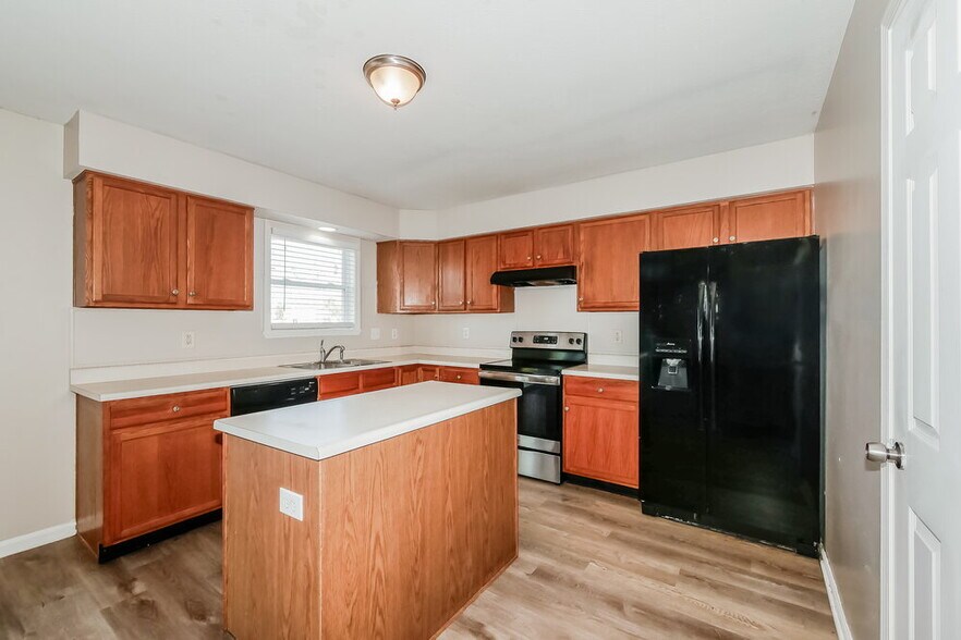 Building Photo - 8538 Baypointe Dr