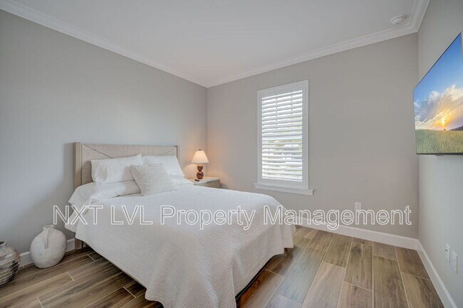 Building Photo - 16112 Lakeland Dr