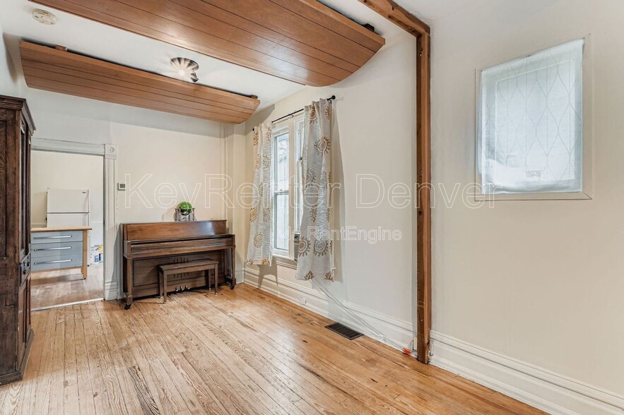 Building Photo - 3340 Wyandot St