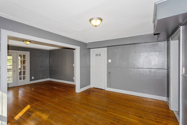 Building Photo - 3223 E 8th St