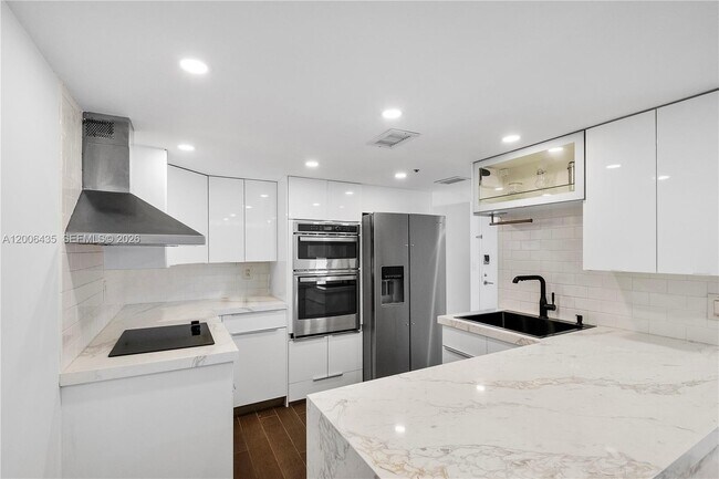 Building Photo - 1717 N Bayshore Dr