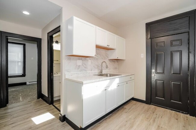 Building Photo - 98-100 N Hague Ave