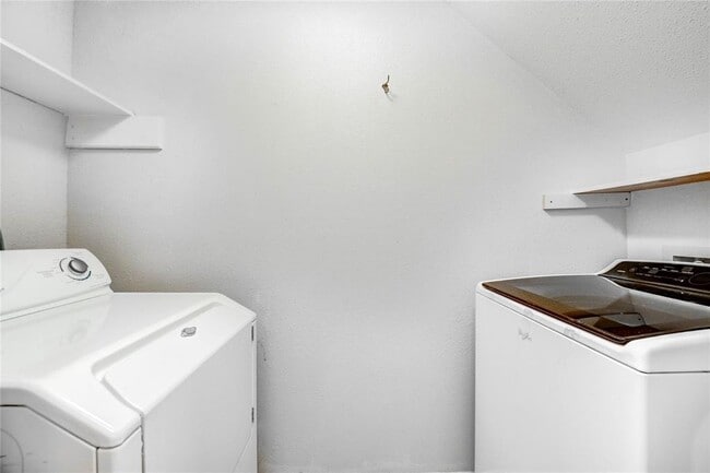 Building Photo - 1230 Manchester Cir