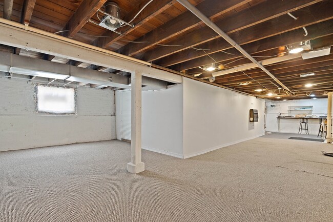 Building Photo - 27 E 101st Pl