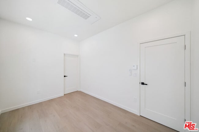 Building Photo - 1513 S Hayworth Ave