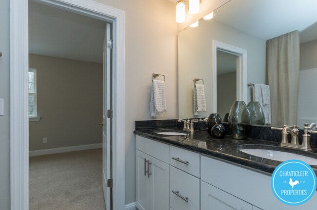 Building Photo - 2527 Reynolds Dr