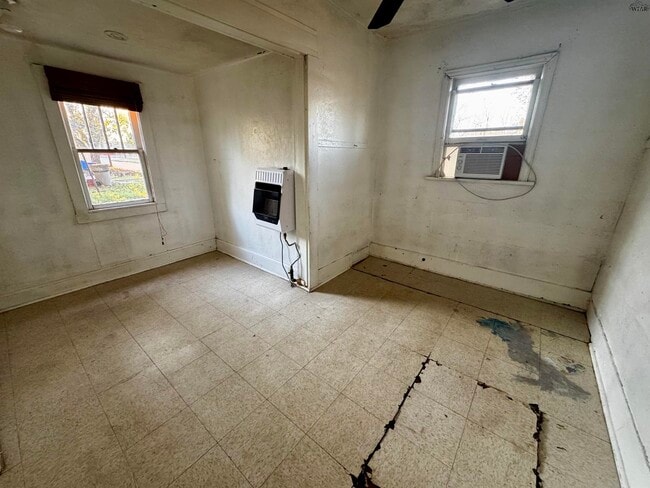 Building Photo - 512 N Lamar St