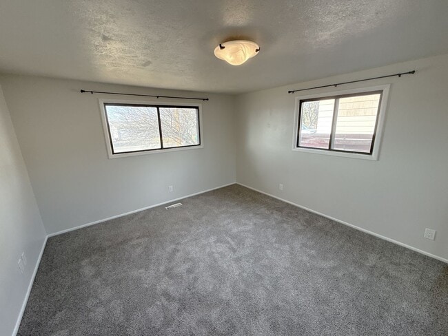 Building Photo - 3 Bedroom, 2 bath house in Moyina Heights