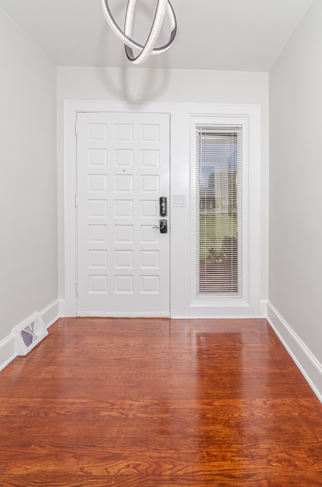 Building Photo - 1416 Hilltop Dr