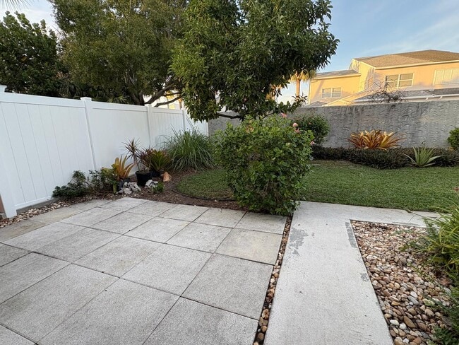 Building Photo - 802 Shorewinds Dr