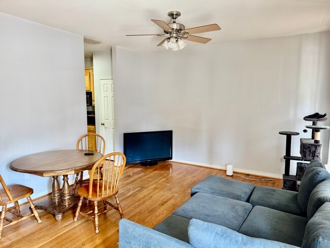 Building Photo - 1006 W Clay St