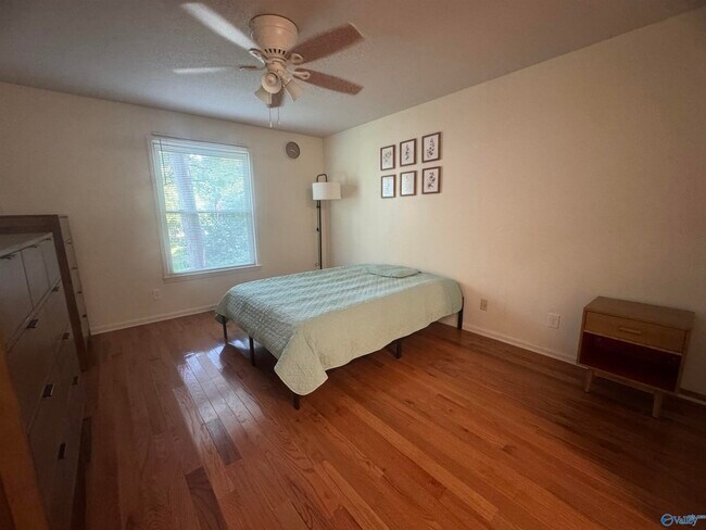 Building Photo - 2132 Belle Grove Dr SW