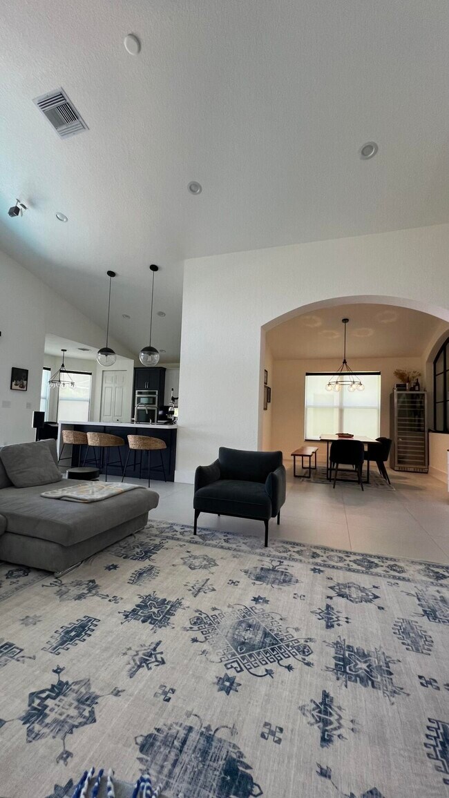 Building Photo - 19305 Skyridge Cir