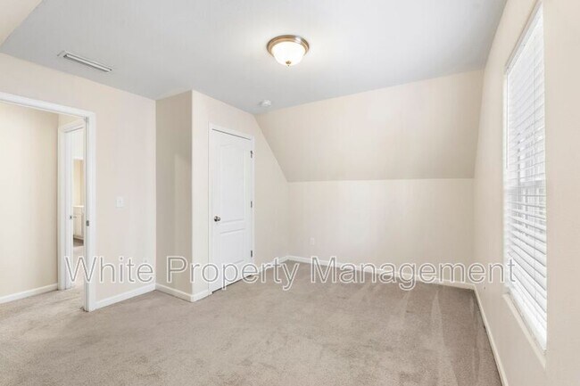 Building Photo - 7621 Mockernut Dr