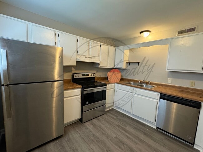 Building Photo - Updated Two-Bedroom Duplex for Rent Near Trinity Hills, Nashville!