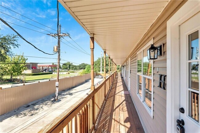 Building Photo - 2916 Jean Lafitte Pkwy