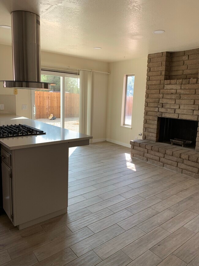 Building Photo - 325 W Howell Ave