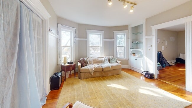 Building Photo - 8 Olmstead St