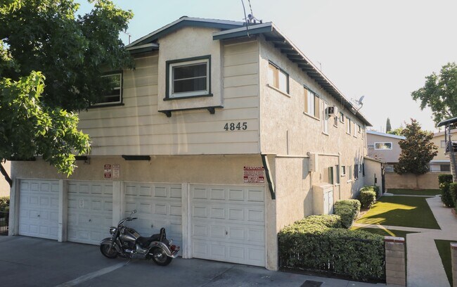Primary Photo - Coldwater Canyon Apartments