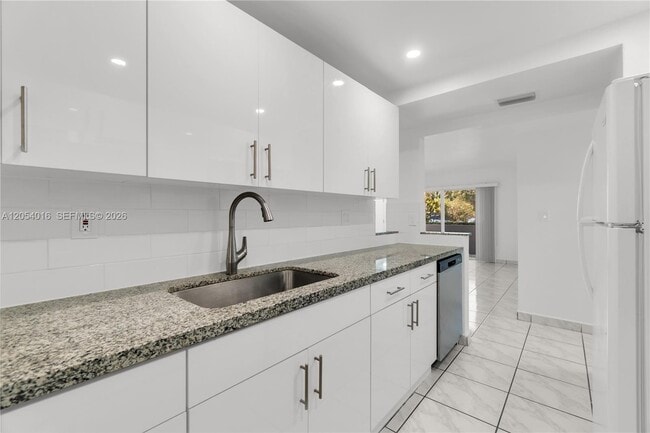 Building Photo - 9354 SW 77th Ave