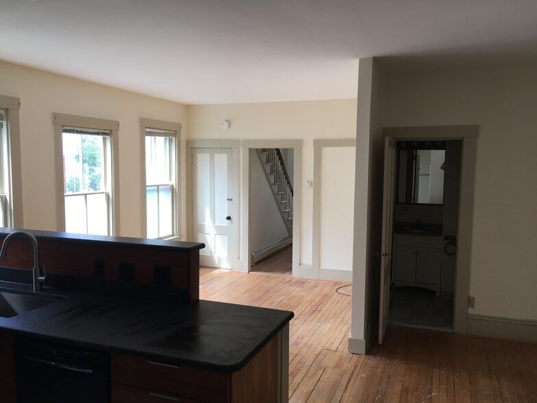 Building Photo - 33 St Paul St