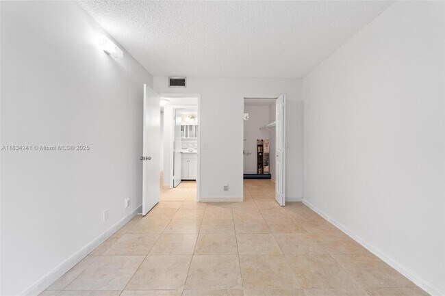 Building Photo - 800 SW 131st Ave