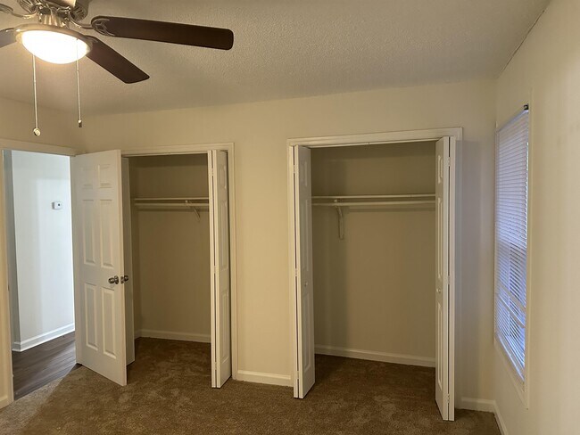 Building Photo - 4106 Hawthorne Cir