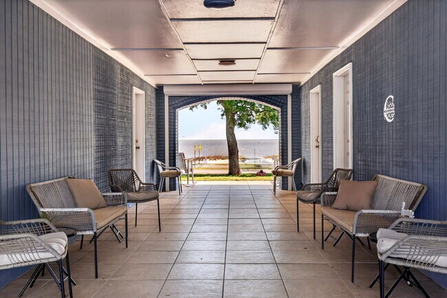 Building Photo - 1282 Beach Blvd