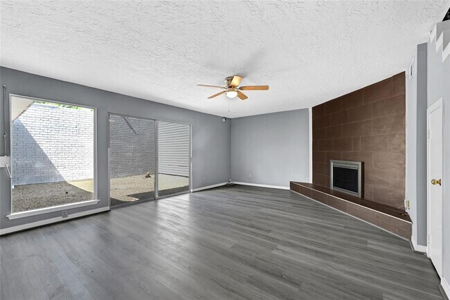 Building Photo - 10718 Boardwalk St