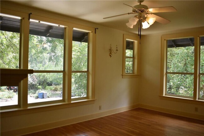 Building Photo - 503 Texas Ave