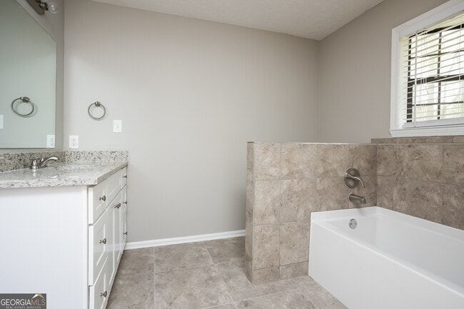 Building Photo - 140 Paces Way