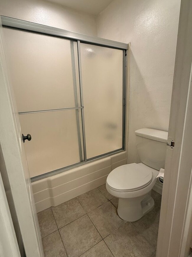 Building Photo - 1 Bed / 1 Bath Gem