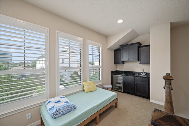 Building Photo - 1114 W 25th St