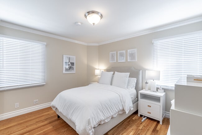 Building Photo - 1412 Kelton Ave