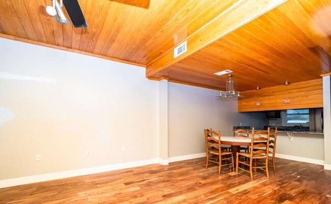 Building Photo - 807 Planters Point Dr