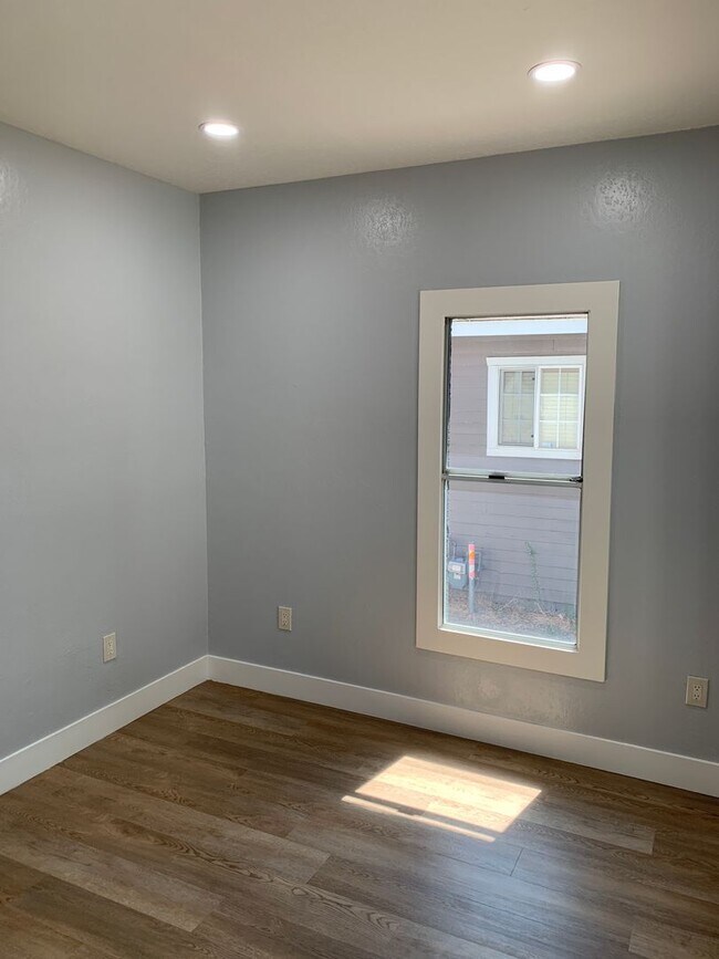 Building Photo - Beautifully Remodeled  4 Bedroom Home In A Desirable Location In Turlock!!