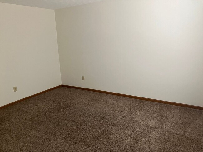 Building Photo - Marketing Special -Sign a lease by 9/15 an...