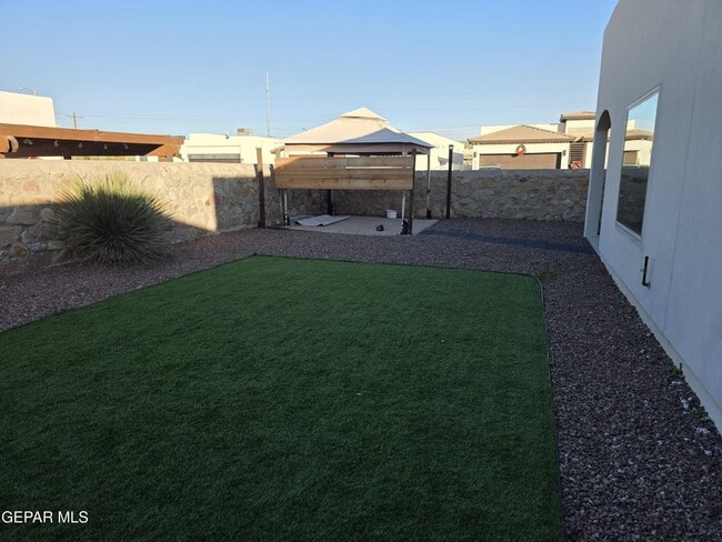 Building Photo - 13197 Hazy