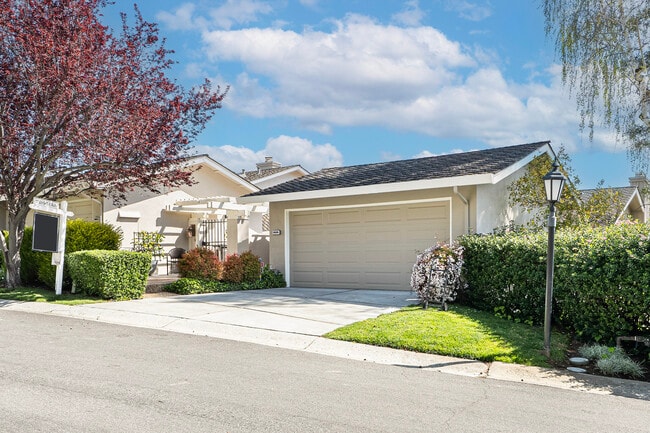 Building Photo - 14646 Fieldstone Dr