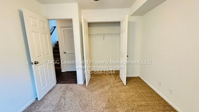 Building Photo - 3 bedroom Duplex with unique floor plan in...